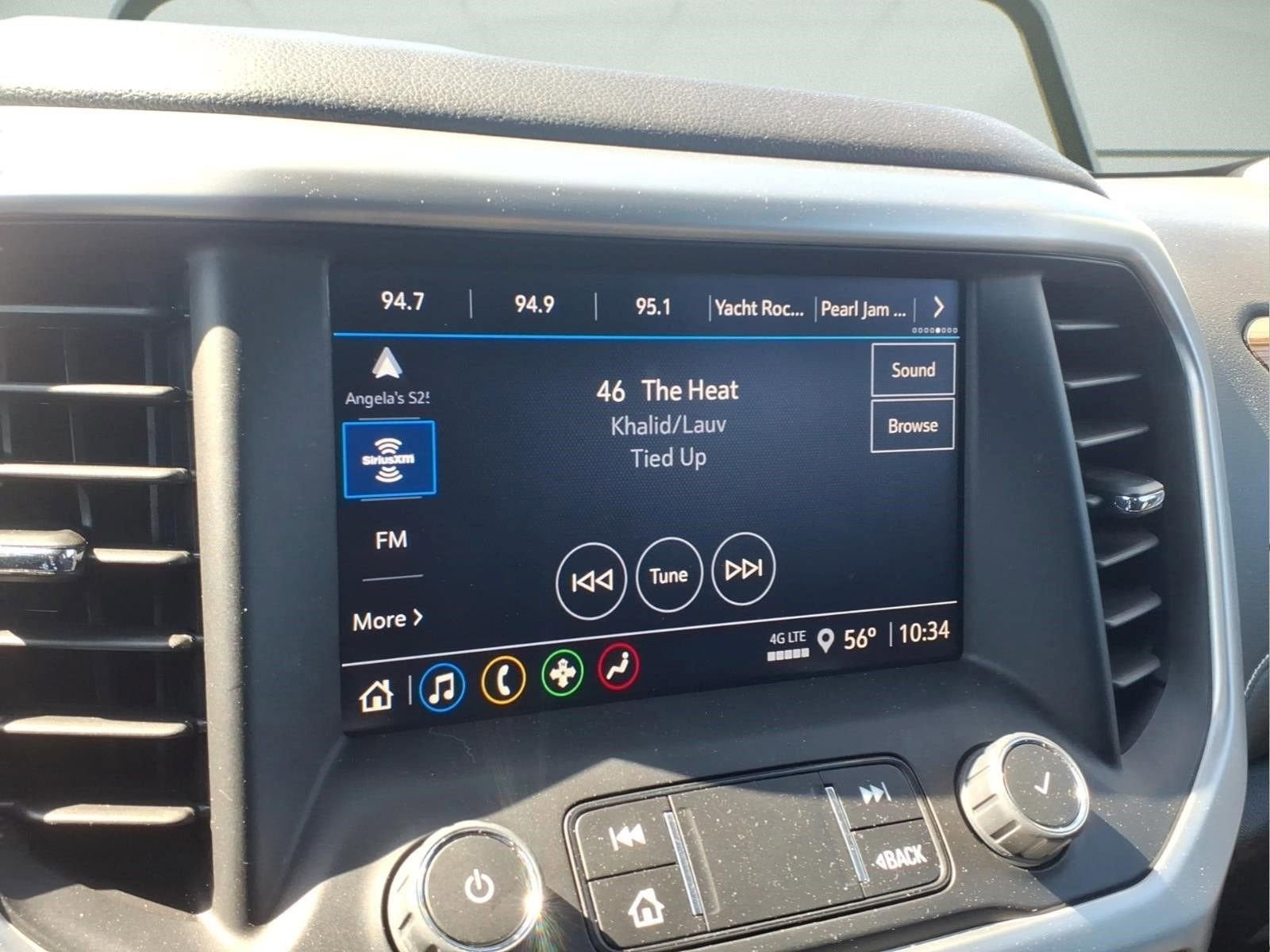 2023 GMC Acadia SLE