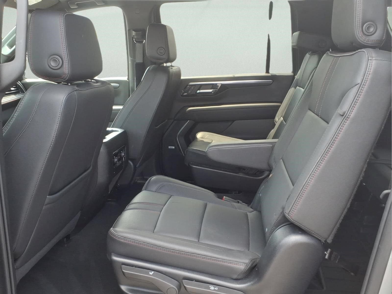 2025 Chevrolet Suburban RST