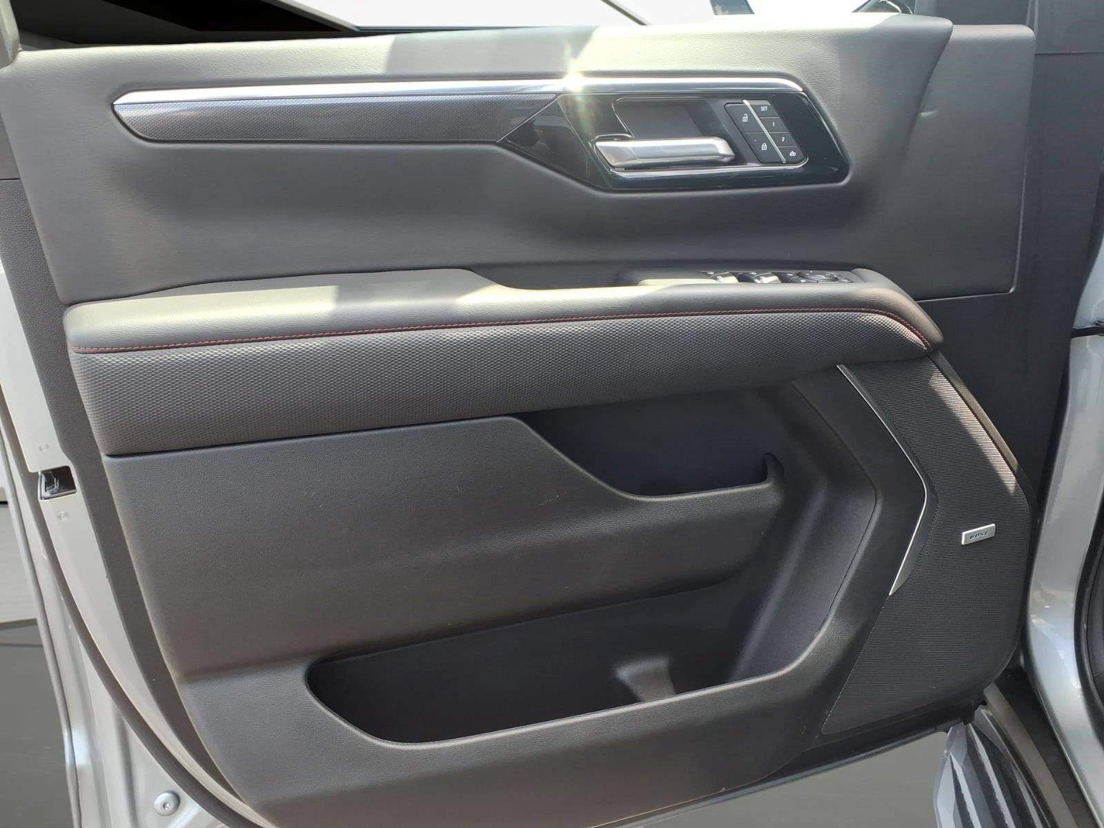 2025 Chevrolet Suburban RST