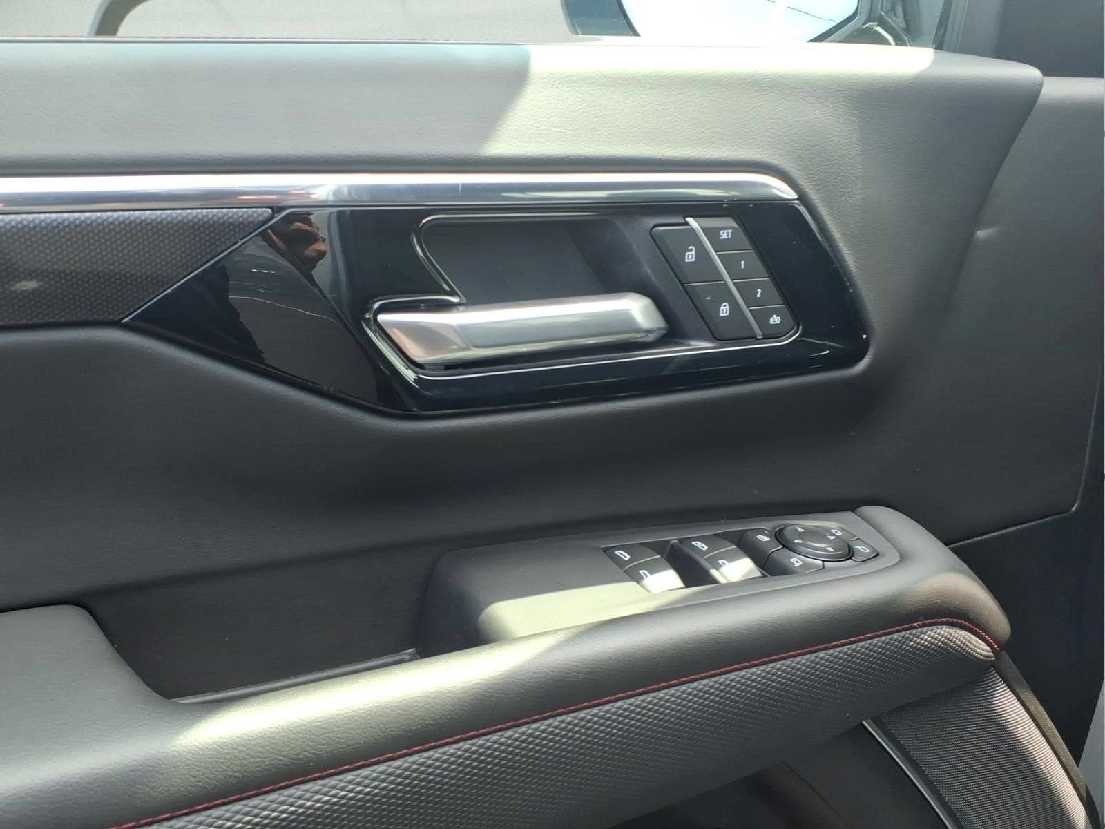 2025 Chevrolet Suburban RST