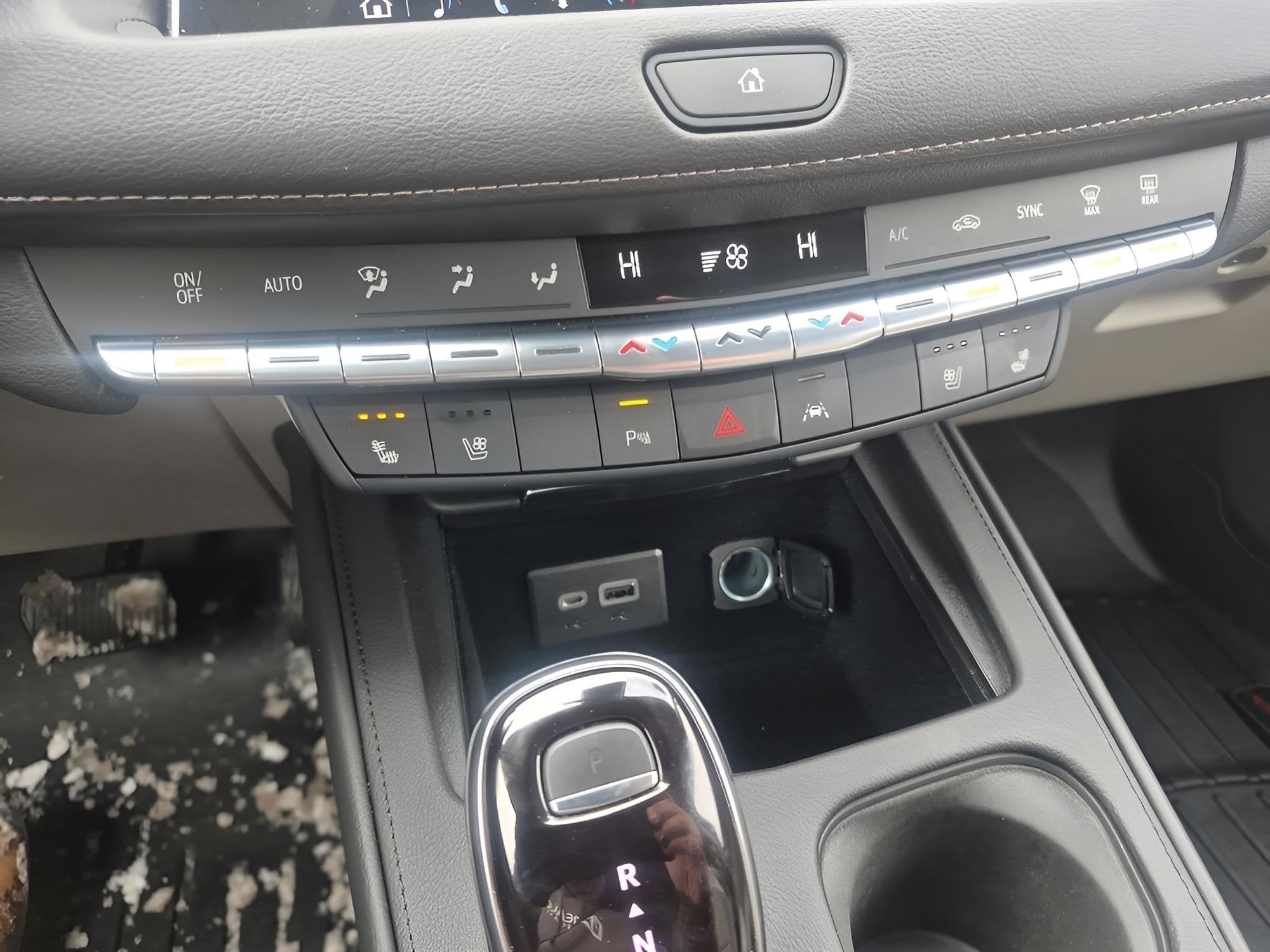 2023 Cadillac XT4 Premium Luxury