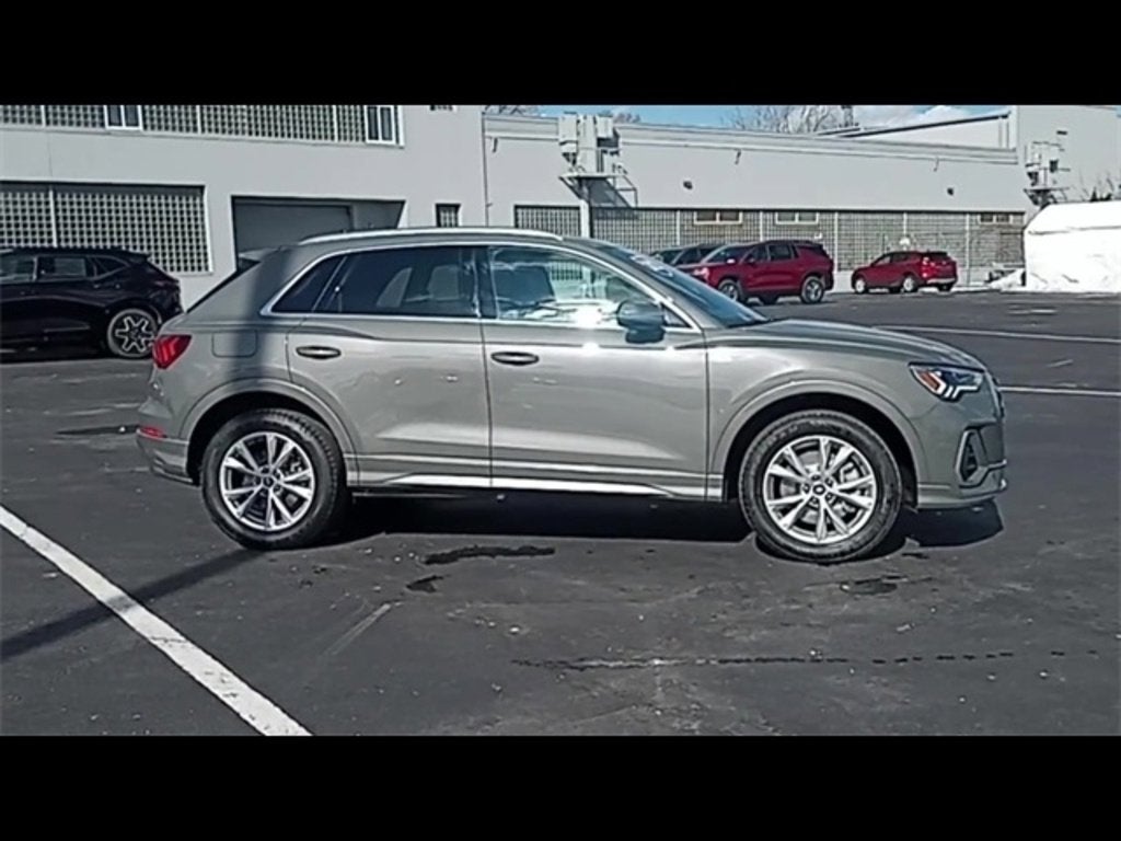 2023 Audi Q3 S line Premium